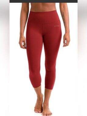 Dhvani Naked Capri Leggings in Wine Size Small